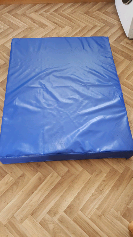 wipeable dog bed